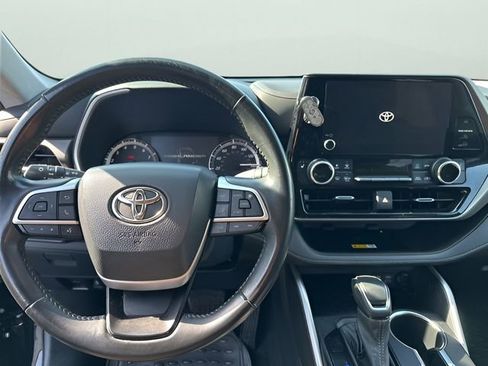 Used 2023 Toyota Highlander XLE AWD/4WD image 15
