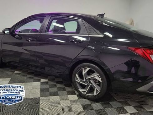 Used 2025 Hyundai Elantra SEL FWD image 5