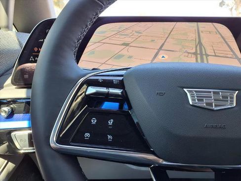 New 2025 Cadillac Optiq Luxury 2 image 18