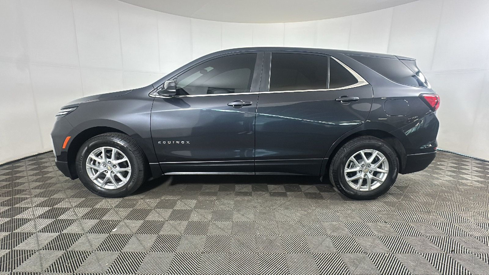 Used 2023 Chevrolet Equinox LT AWD/4WD image 7