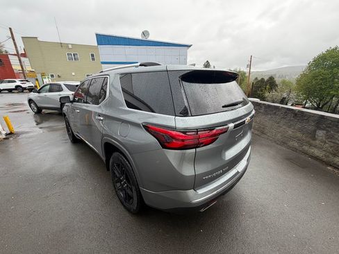 Used 2023 Chevrolet Traverse Premier AWD/4WD image 3