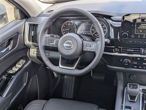 New 2025 Nissan Pathfinder SL image 21