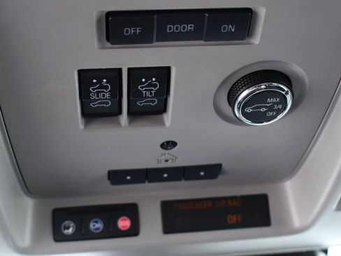 Used 2018 Cadillac Escalade Luxury AWD/4WD image 33
