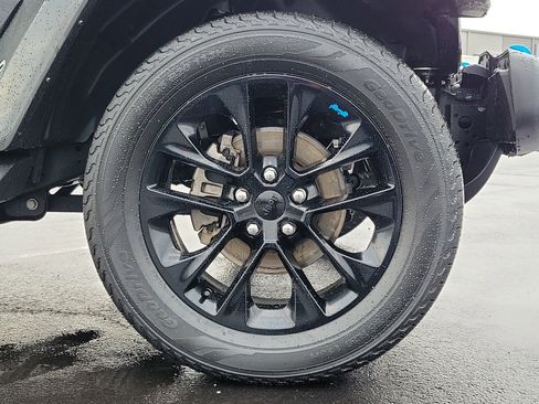 Used 2022 Jeep Wrangler Unlimited Sahara w/ Cold Weather Group image 5