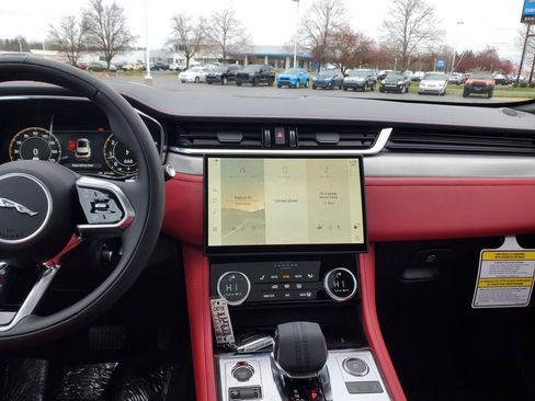 Used 2024 Jaguar F-PACE R-Dynamic S image 13