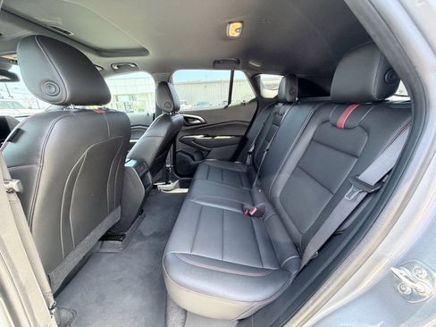 Used 2025 Chevrolet Trax RS w/ Sunroof Package FWD image 26
