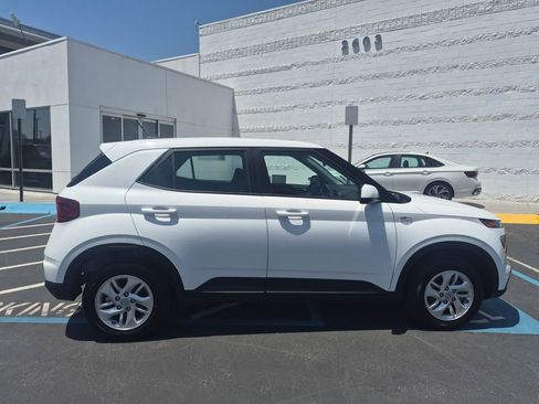 Used 2026 Hyundai Venue SE FWD image 9