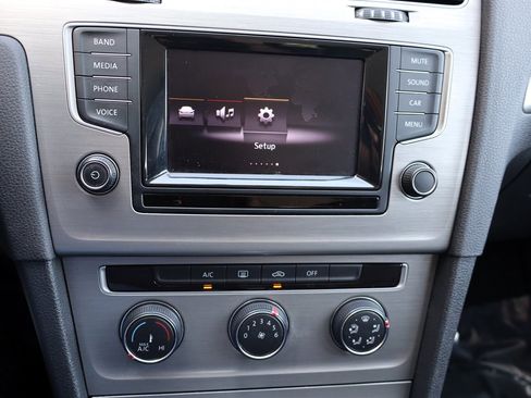 Used 2015 Volkswagen Golf TDI S FWD image 22