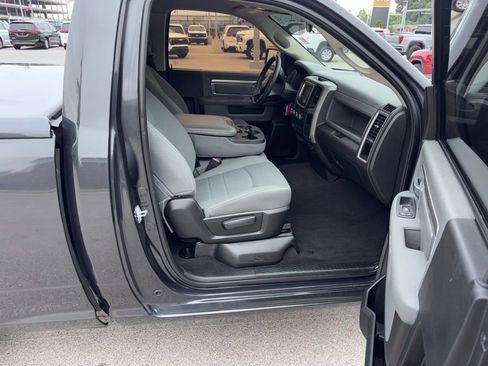 Used 2017 RAM 1500 Express RWD image 10