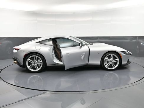 Used 2024 Ferrari Roma RWD image 34