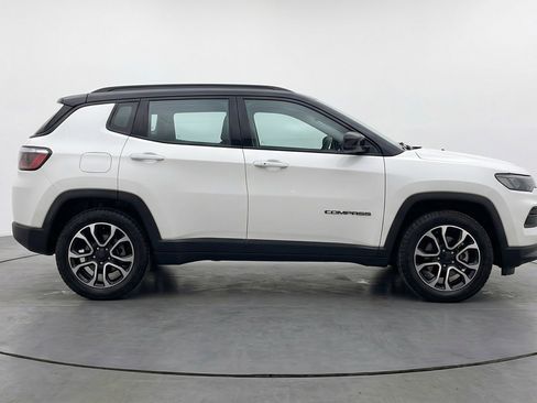 Used 2025 Jeep Compass Trailhawk image 11