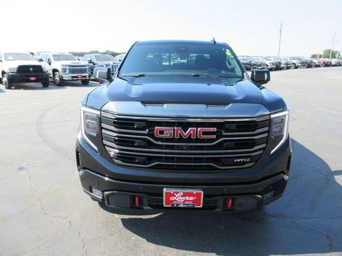 Used 2022 GMC Sierra 1500 AT4 w/ AT4 Premium Package AWD/4WD image 14