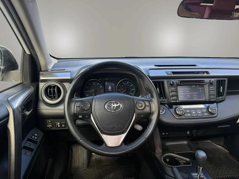 Used 2018 Toyota RAV4 XLE AWD/4WD image 37