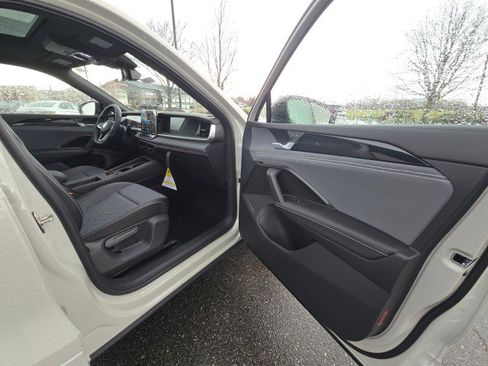 New 2026 Volkswagen Tiguan SE R-Line image 11