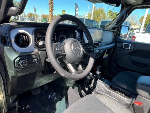 New 2025 Jeep Gladiator Willys image 18