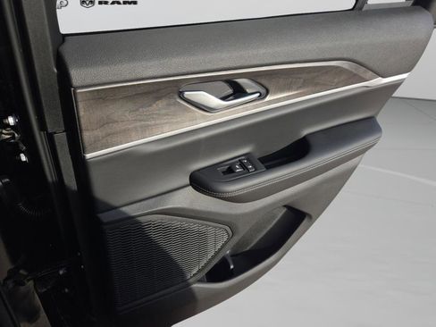 New 2025 Jeep Grand Cherokee Limited RWD image 28
