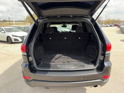 Used 2019 Jeep Grand Cherokee Laredo image 28