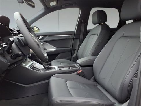 New 2025 Audi Q3 2.0T Premium image 10
