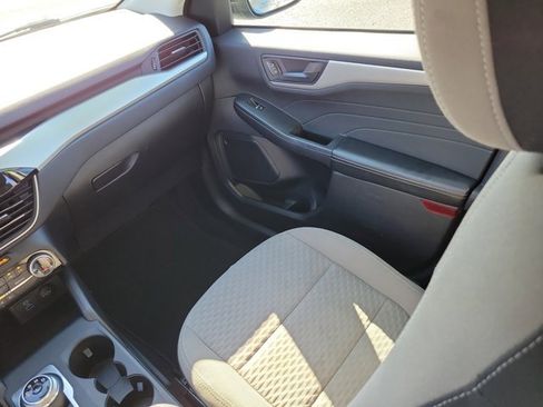 Used 2022 Ford Escape SE w/ SE Sport Appearance Package image 4