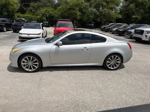 Used 2009 INFINITI G37 Journey w/ Premium Pkg RWD image 2