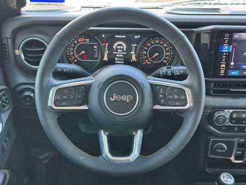 Used 2025 Jeep Wrangler Unlimited Sahara w/ Dual Top Group AWD/4WD image 11