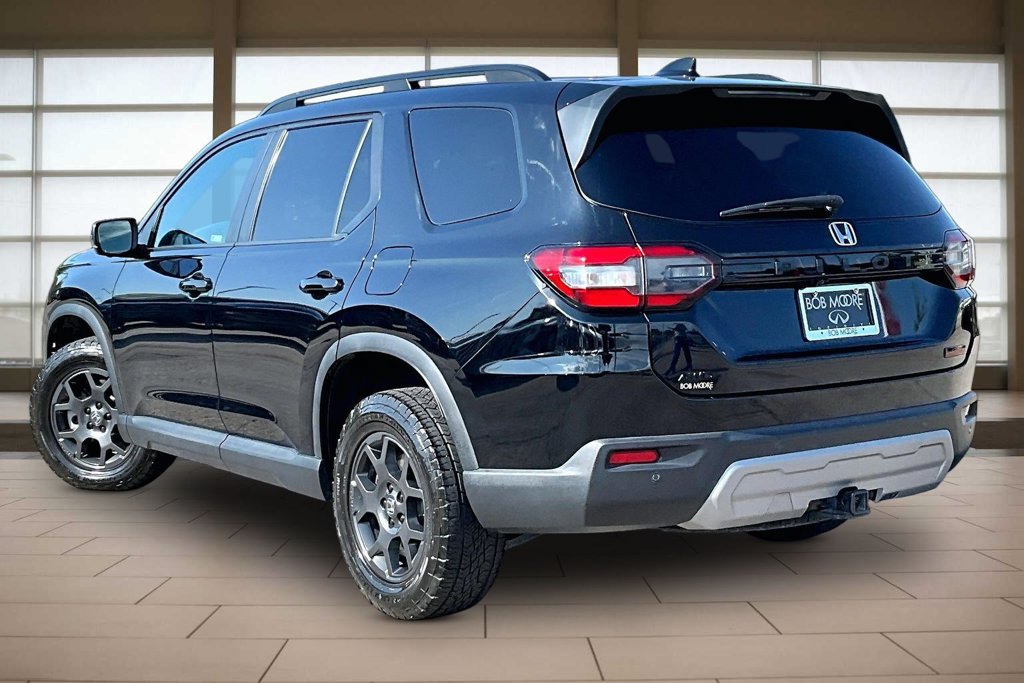 Used 2025 Honda Pilot TrailSport image 12