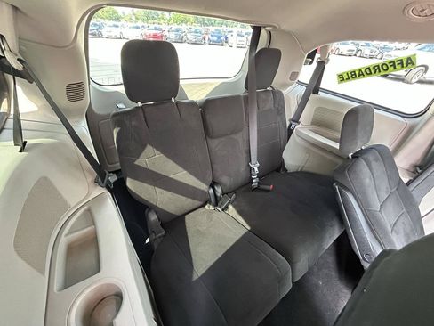 Used 2011 Dodge Grand Caravan SXT FWD image 13
