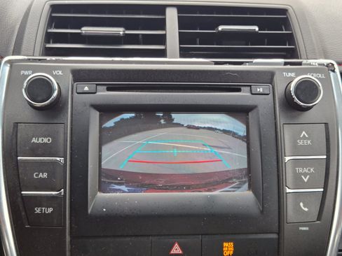 Used 2015 Toyota Camry SE FWD image 14