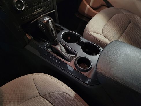 Used 2018 Ford Explorer XLT image 26