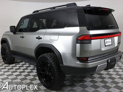 Used 2025 Lexus GX 550 image 8