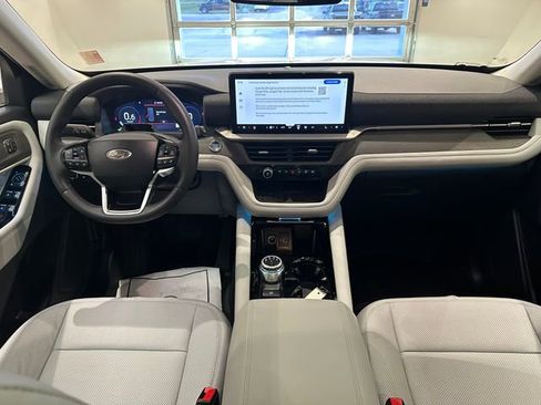 Certified 2025 Ford Explorer Platinum w/ Ultimate Package image 11