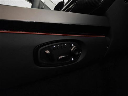 Used 2025 Aston Martin Vanquish RWD image 18