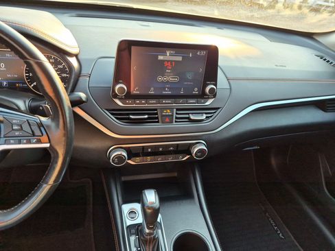 Used 2020 Nissan Altima 2.5 SR FWD image 25