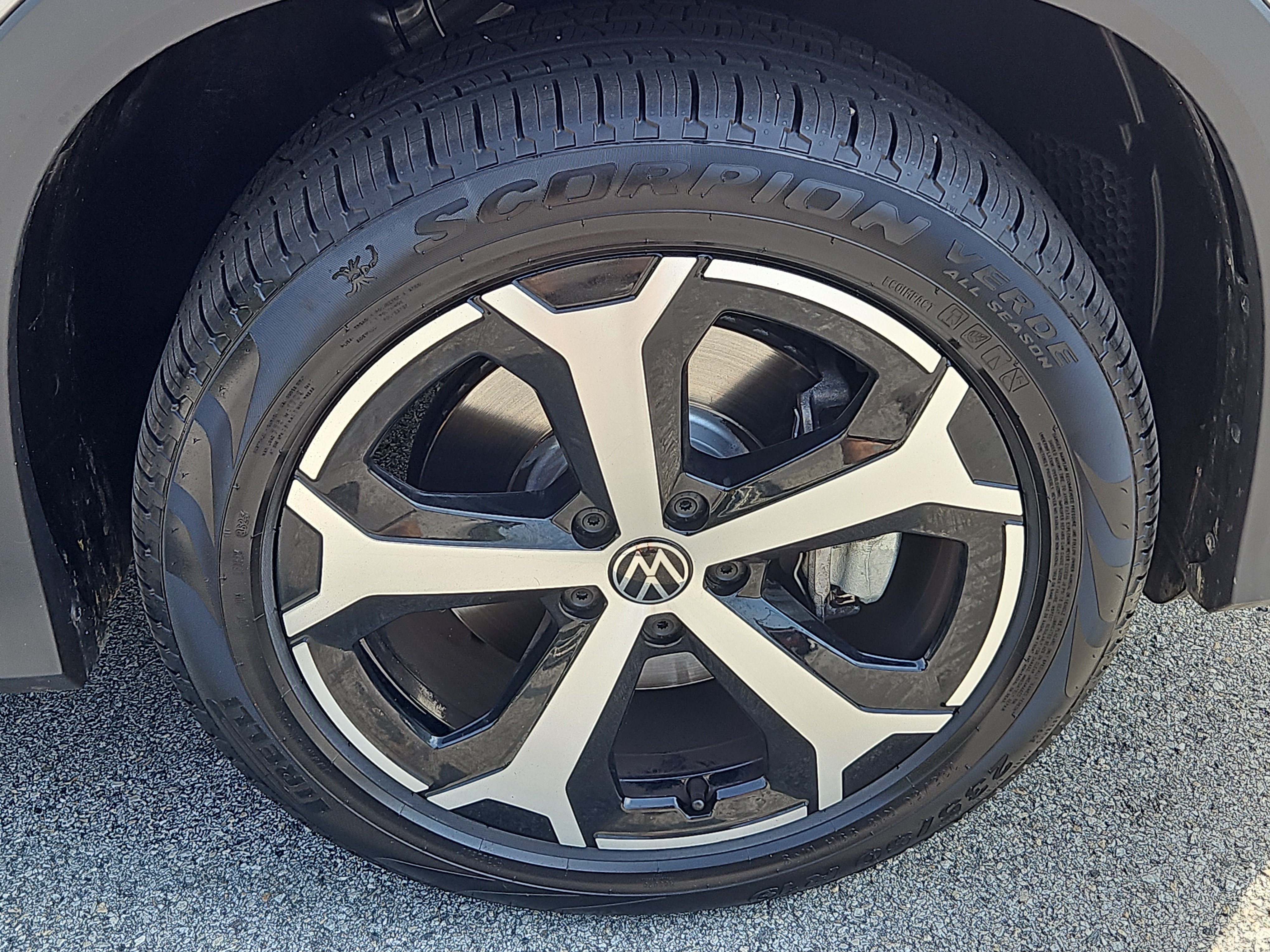 Used 2026 Volkswagen Tiguan SE AWD/4WD image 28