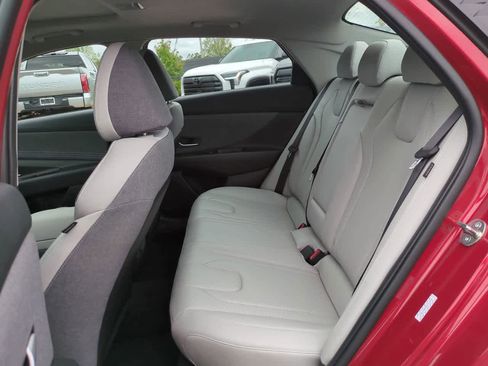 Used 2024 Hyundai Elantra Limited image 13