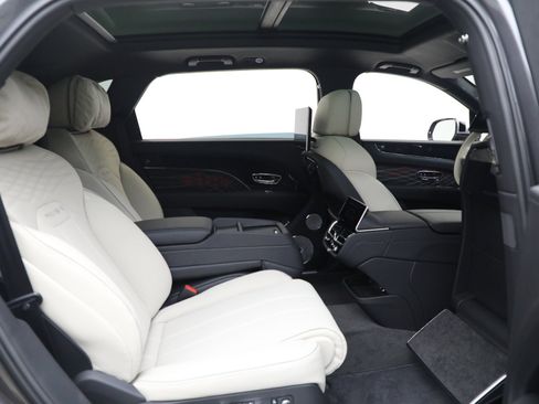 New 2025 Bentley Bentayga Extended Wheelbase image 30