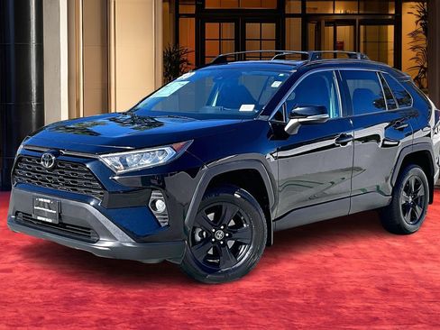 Used 2020 Toyota RAV4 XLE image 1