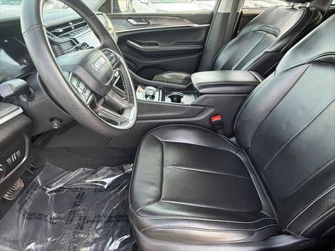 Certified 2024 Jeep Grand Cherokee Limited w/ Luxury Tech Group II image 15