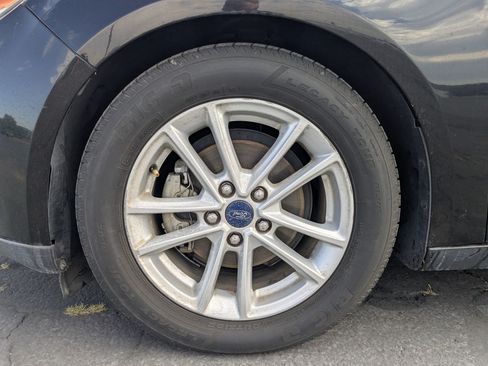 Used 2017 Ford Focus SE FWD image 32