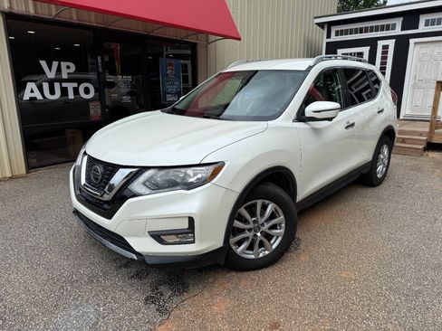 Used 2018 Nissan Rogue SV w/ Premium Package FWD image 1