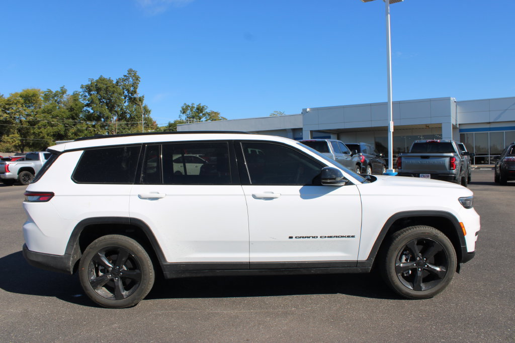 Used 2024 Jeep Grand Cherokee L Altitude AWD/4WD image 11