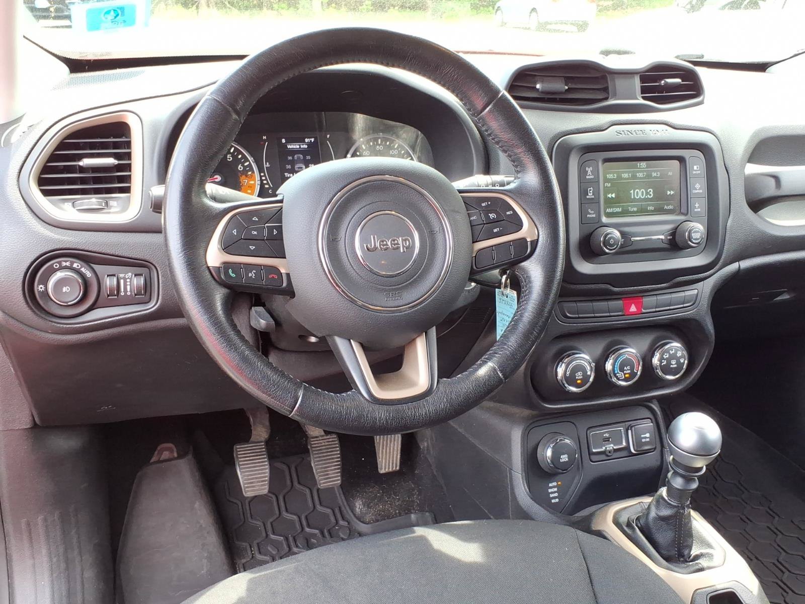 Used 2015 Jeep Renegade Latitude AWD/4WD image 9