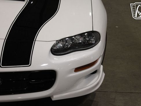 Used 2001 Chevrolet Camaro Z28 w/ SS Performance/Appearance Pkg RWD image 32