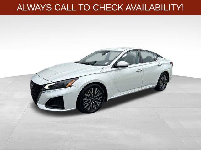 Used 2023 Nissan Altima 2.5 SV w/ SV Premium Package FWD image 3