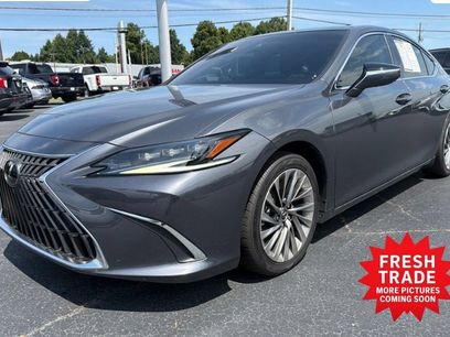 Used 2022 Lexus ES 350 Ultra Luxury w/ Accessory Package 2