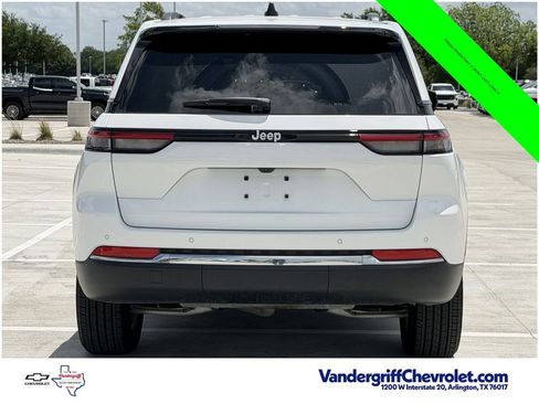 Used 2025 Jeep Grand Cherokee Laredo X RWD image 5