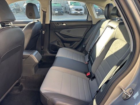 Used 2025 Volkswagen Jetta SE image 25