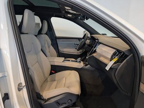 New 2026 Volvo XC90 B6 Plus w/ Protection Package Premier image 32