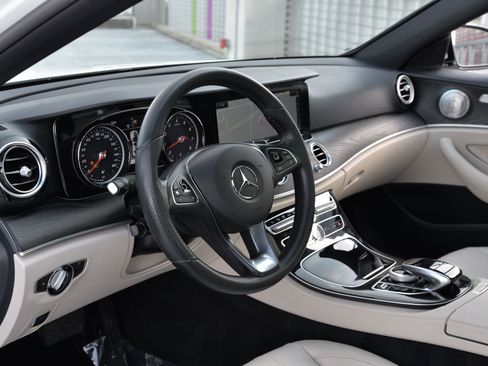 Used 2017 Mercedes-Benz E 300 4MATIC image 4
