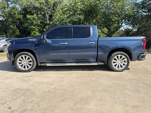 Used 2019 Chevrolet Silverado 1500 High Country w/ Technology Package AWD/4WD image 3